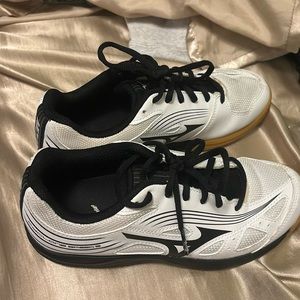 Volleyball shoes